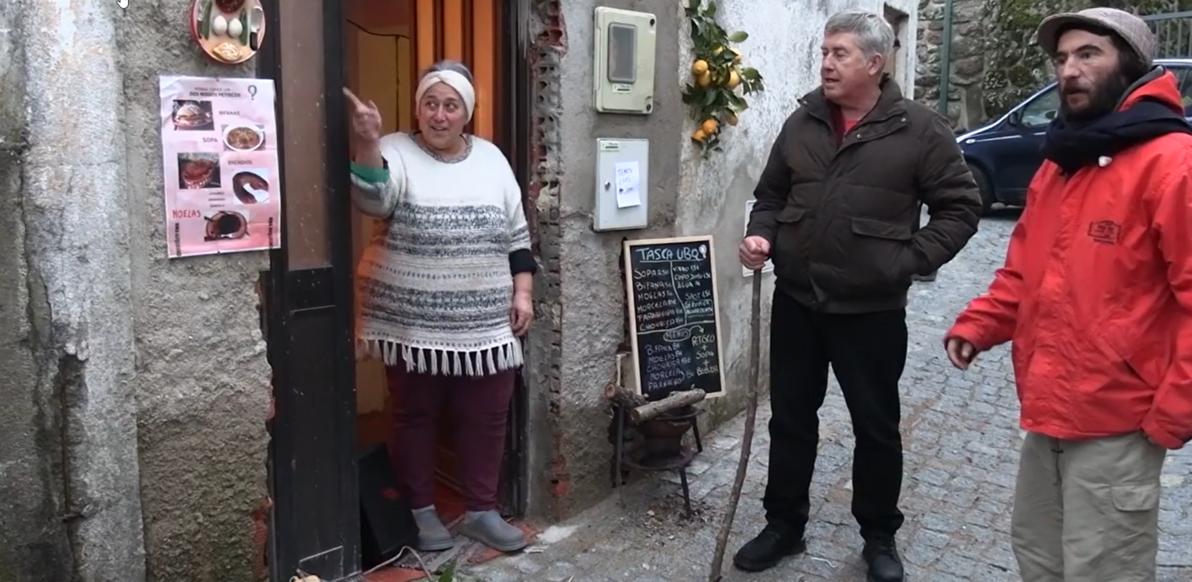 Varas, Fumo e Transição: Uma Casa Viva em Aranhas